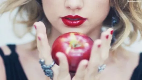 Taylor Swift rejects Apple Music