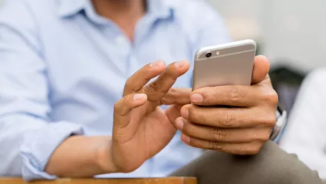 COVID-19 hits smartphone market hard, with all but Apple sales down