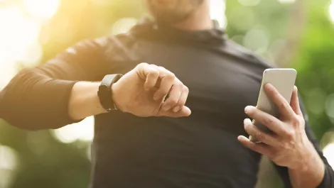 Consumers turn to smartphone accessories while other markets fail